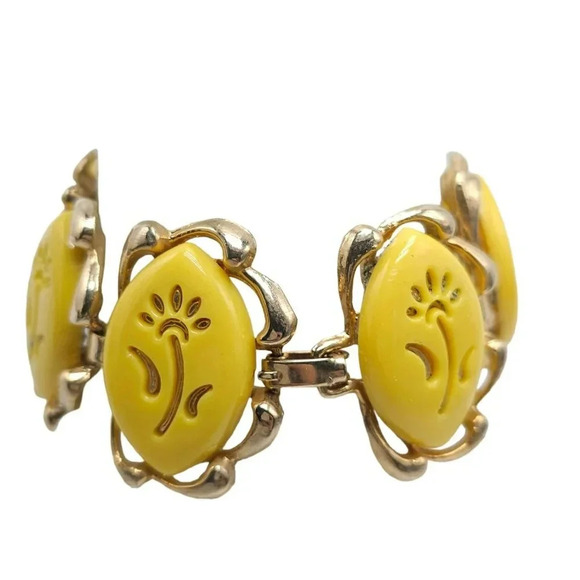 Yellow Lucite Thermoset Flower Bangle Bracelet Fold-Over Clasp Gold Tone Vintage - Picture 3 of 8